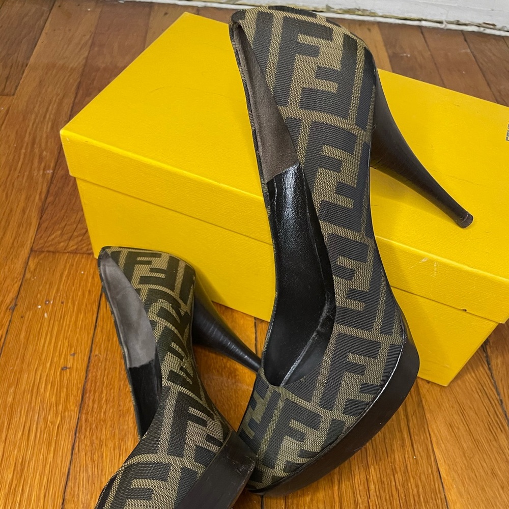 Fendi- Pumps 38
